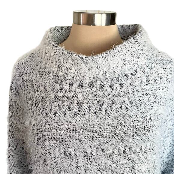 Vince Camuto Gray Fuzzy Funnel Neck Sweater Sz 2X Wide Sleeve Contemporary - Picture 2 of 10